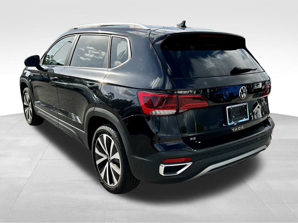 2024 Volkswagen Taos SE photo 3