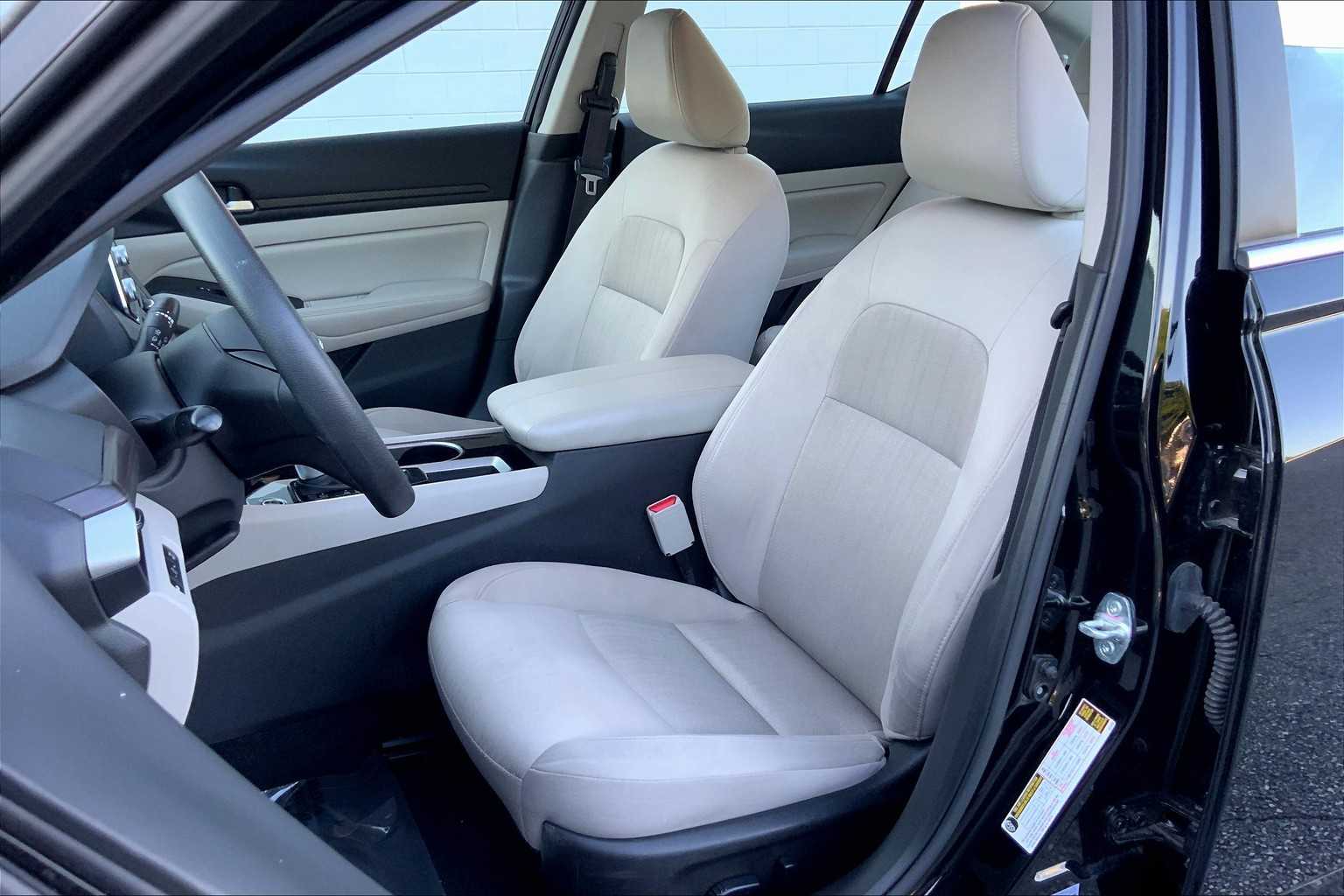 2024 Nissan Altima 2.5 SV photo 7