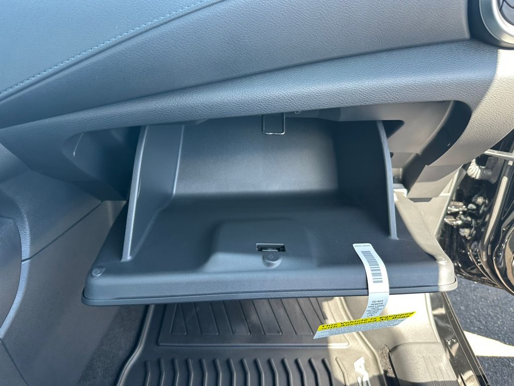 2025 Nissan Versa 1.6 S photo 23