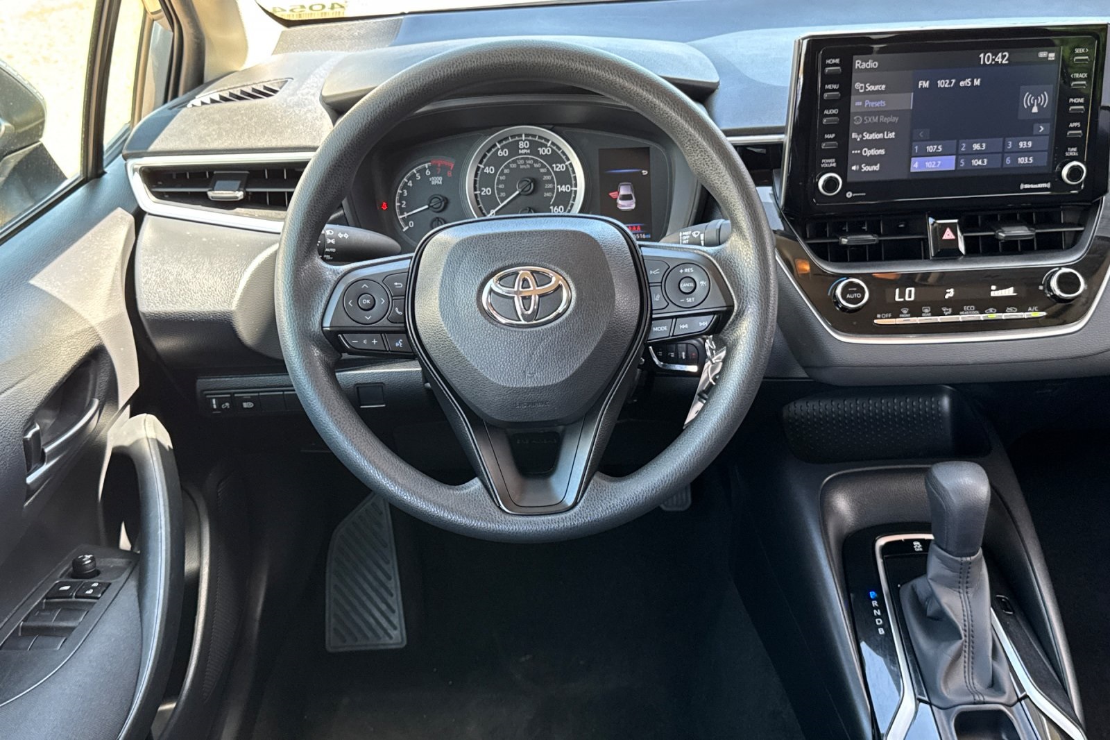 2022 Toyota Corolla LE photo 13