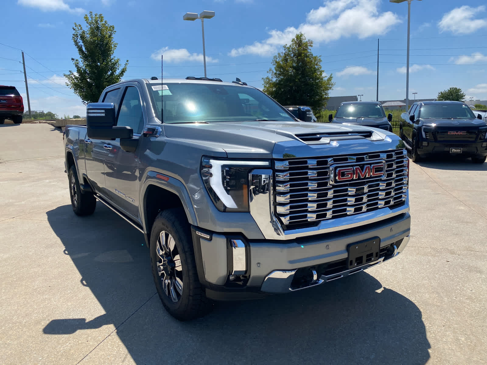 2025 Gmc Sierra 2500 HD Denali photo 2