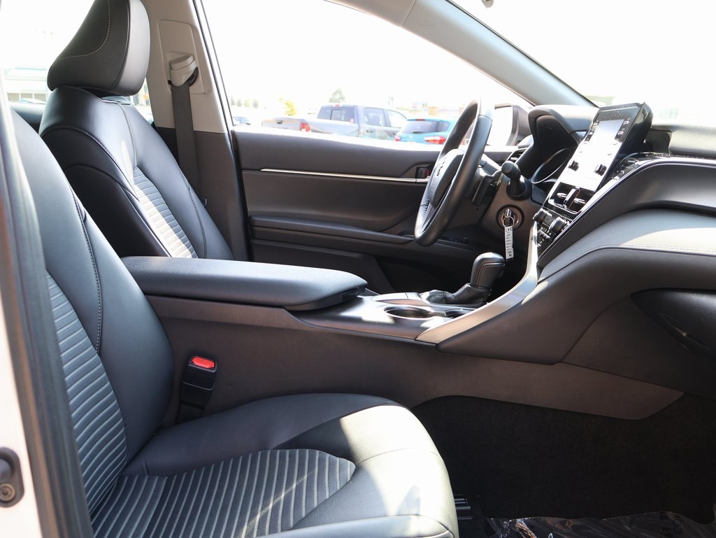 2024 Toyota Camry SE photo 9