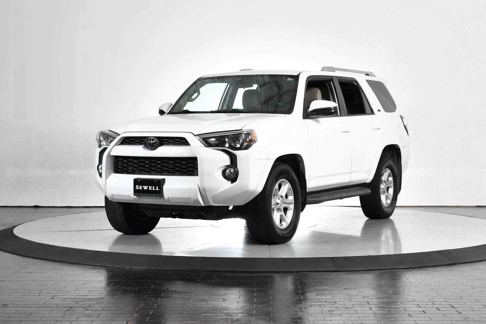 2016 Toyota 4Runner SR5's photo