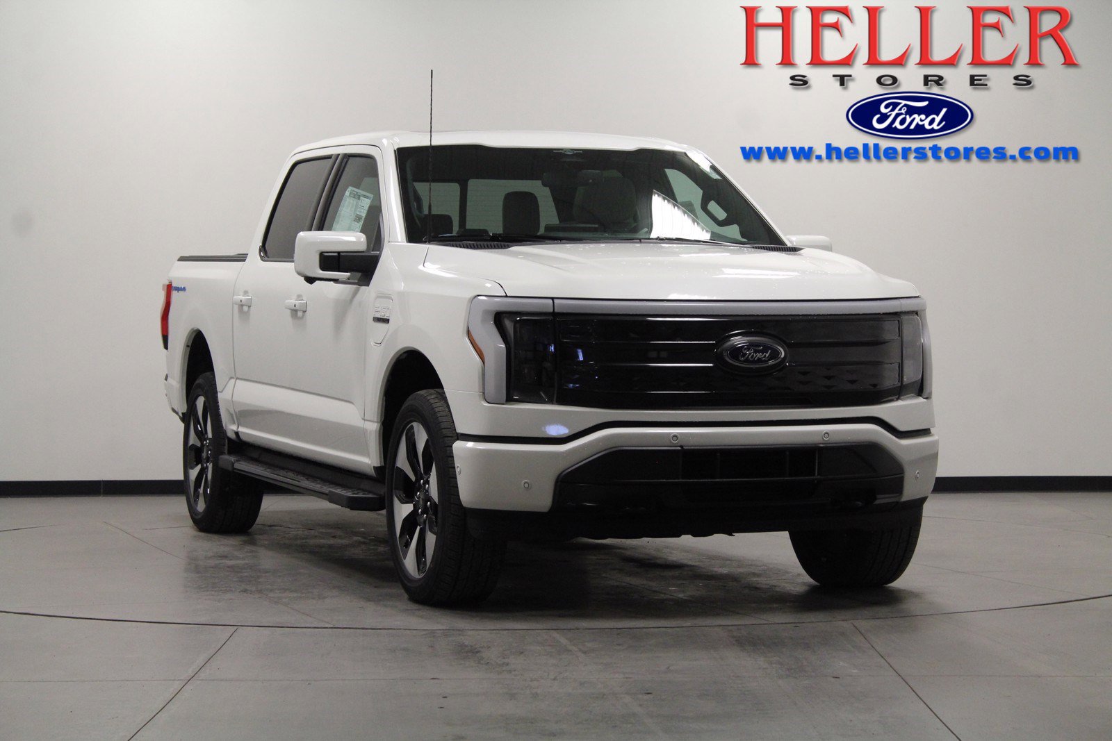 New 2023 Star White Metallic Tri-Coat Ford Platinum image 1