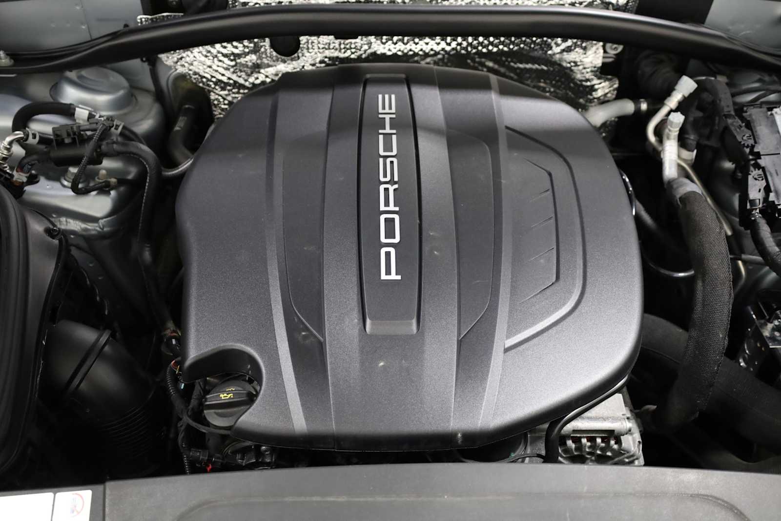 2021 Porsche Macan Base photo 39