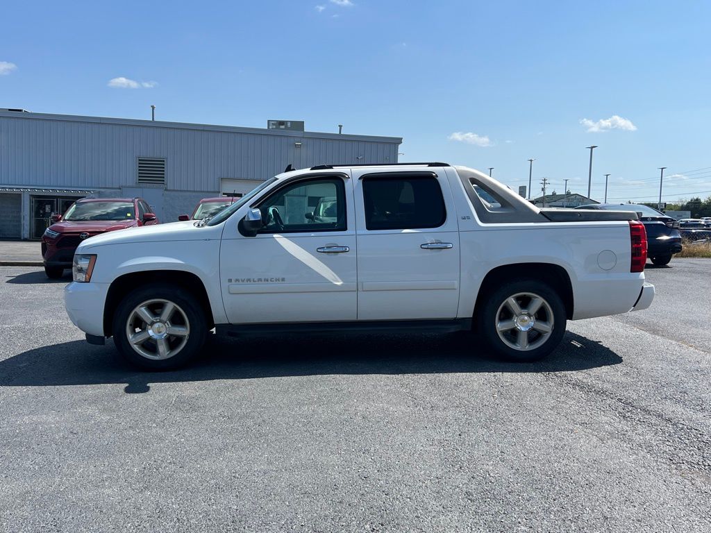 2008 Chevrolet Avalanche LTZ photo 7
