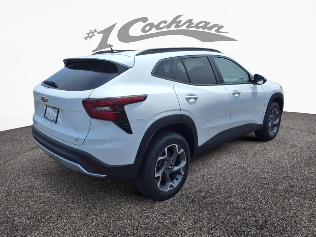 2025 Chevrolet Trax LT photo 3