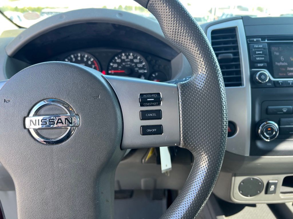 2015 Nissan Frontier SV photo 13