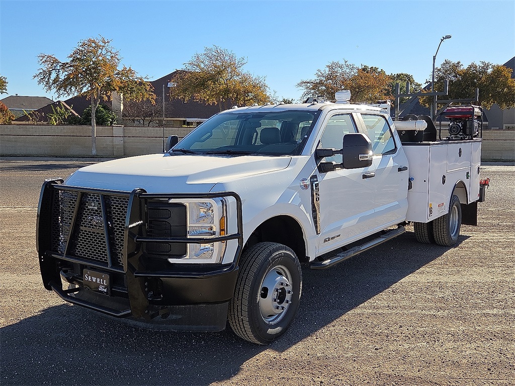 2025 Ford F-350 Super Duty Chassis Cab XL's photo