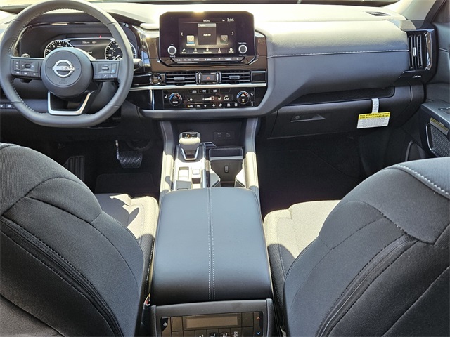 2025 Nissan Pathfinder SV photo 8
