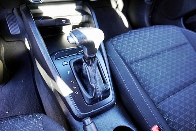 Used 2022 Black Kia S image 27