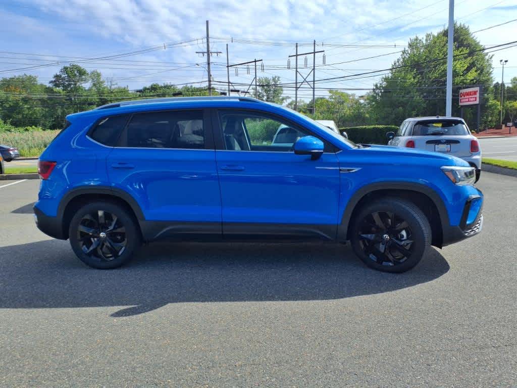 2022 Volkswagen Taos SE photo 4