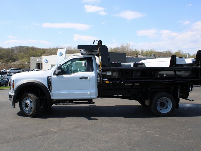2025 Ford F-550 photo 2