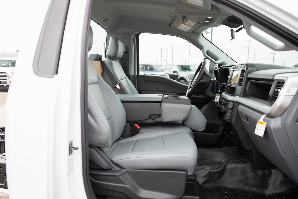 2024 Ford F-550 XL photo 17