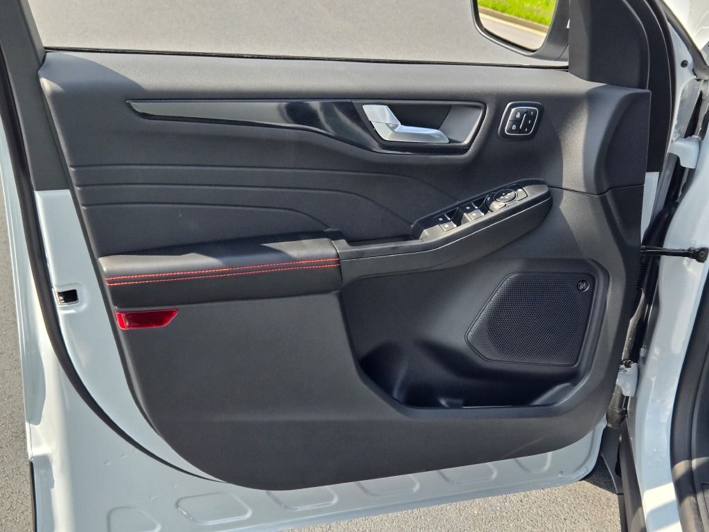 2025 Ford Escape Hybrid ST-Line Select photo 19