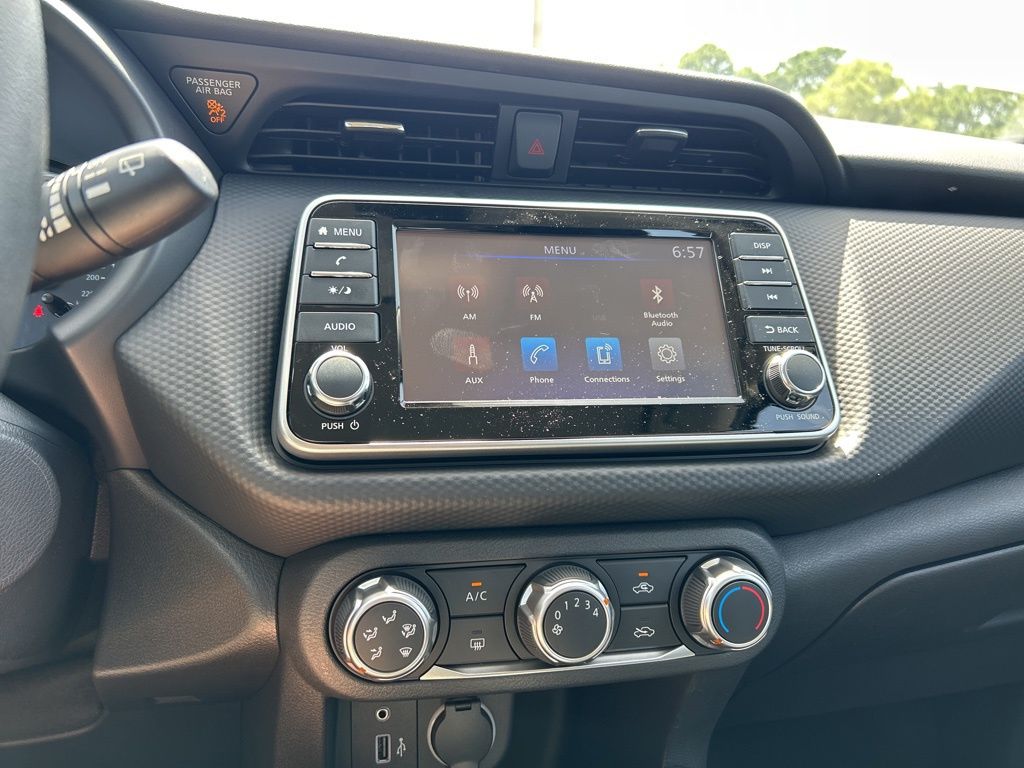 2025 Nissan Kicks Play S photo 23