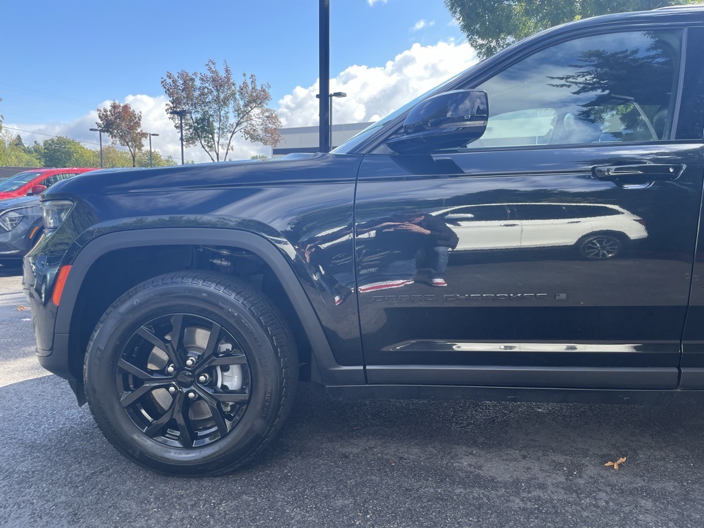 2024 Jeep Grand Cherokee Altitude photo 4