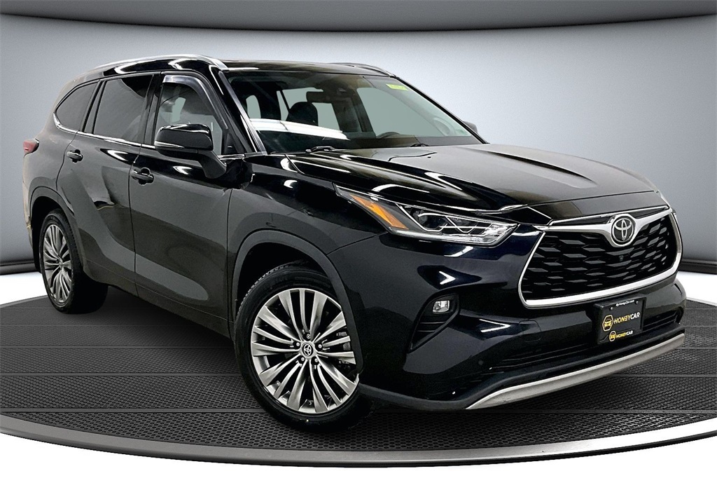 2021 Toyota Highlander Platinum's photo