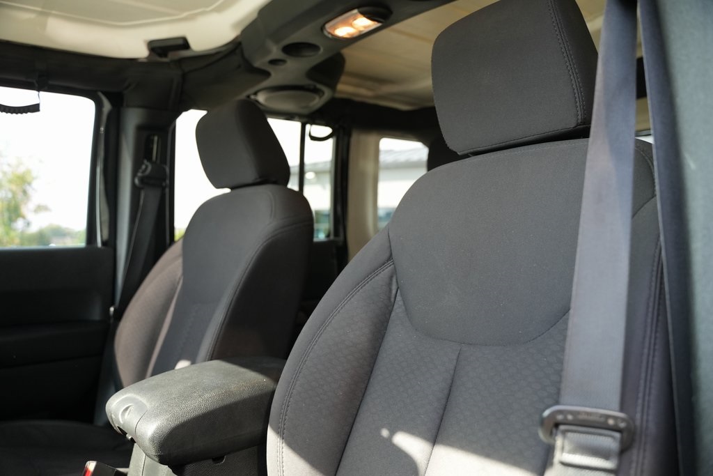 2014 Jeep Wrangler Unlimited Sport photo 18