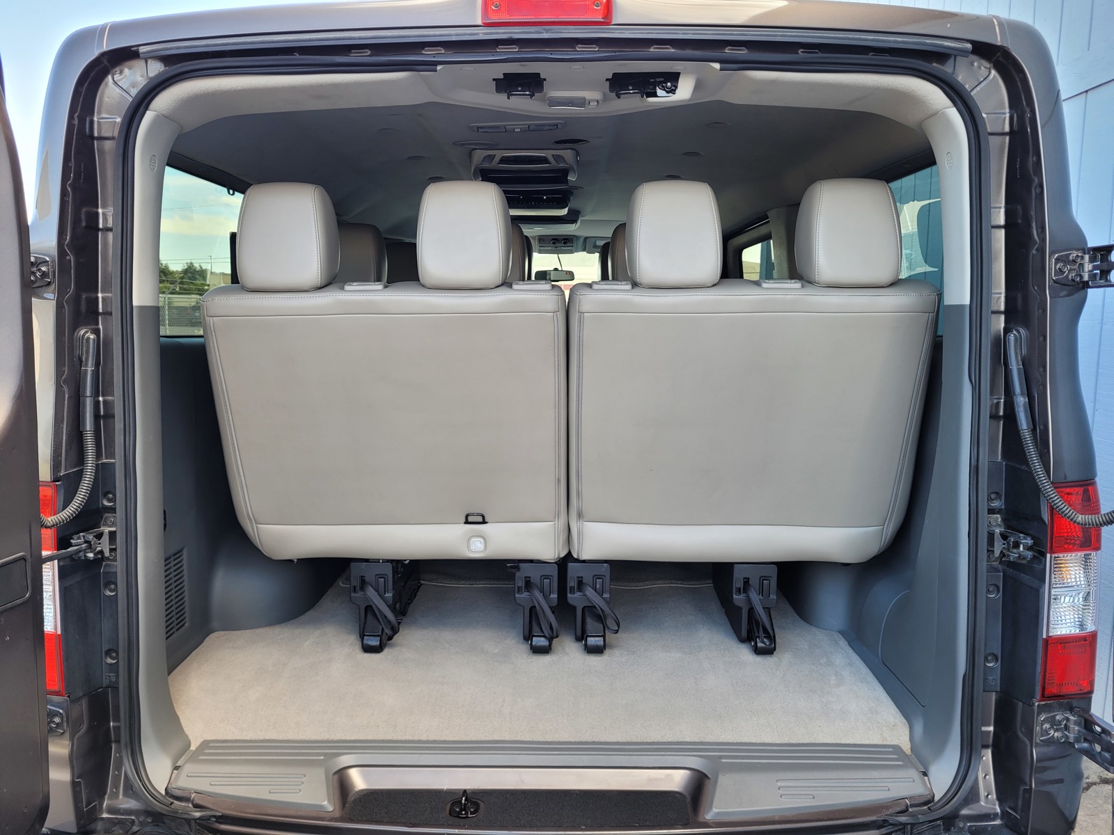 2016 Nissan NV3500 photo 18