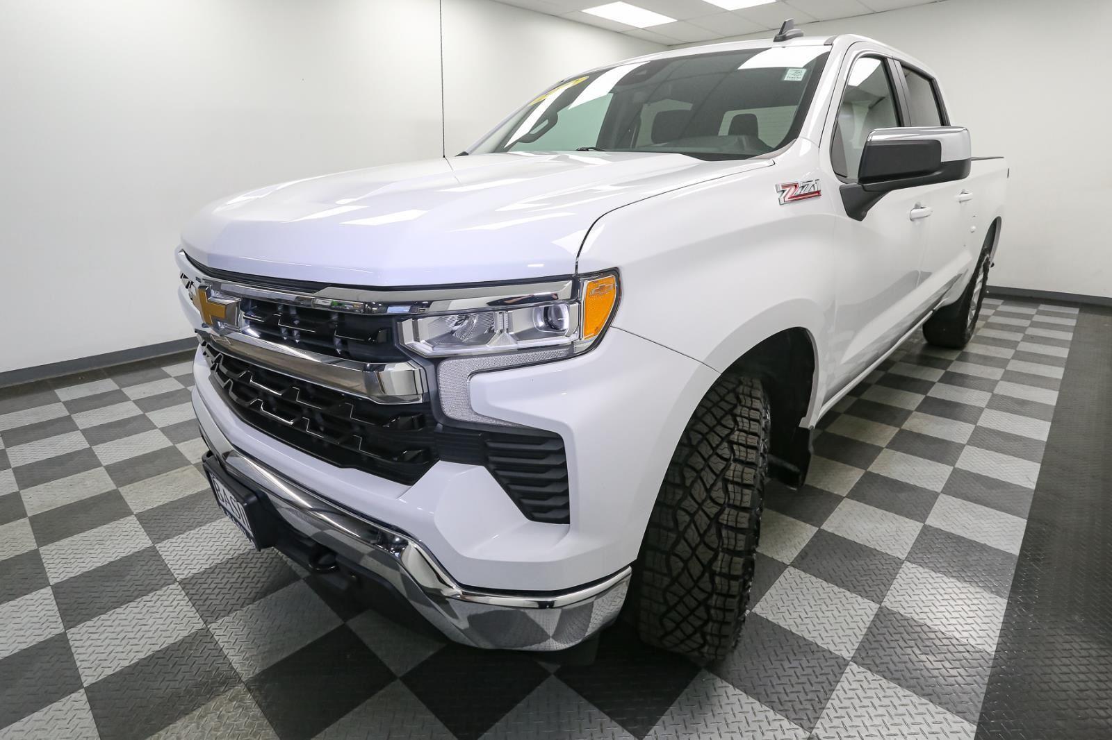 2023 Chevrolet Silverado 1500 LT photo 4