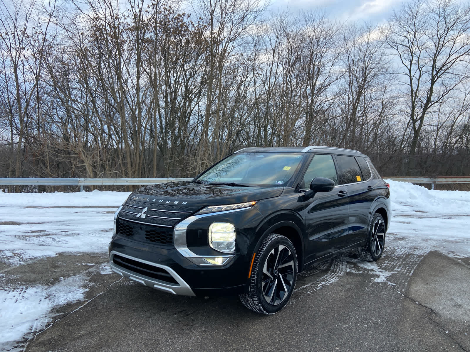 2024 Mitsubishi Outlander SEL's photo