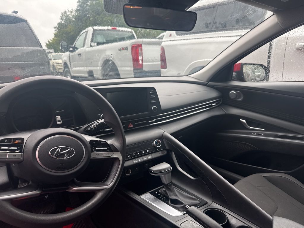 2023 Hyundai Elantra SEL photo 9