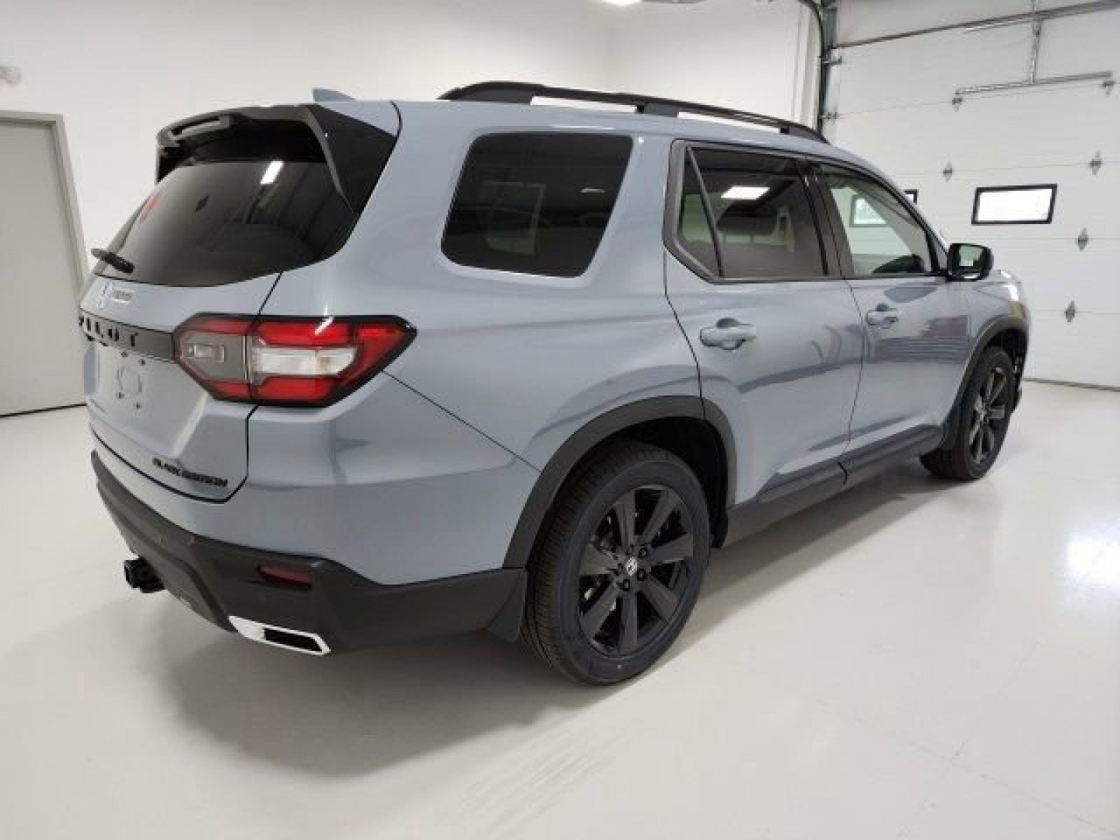 2025 Honda Pilot Black Edition photo 4