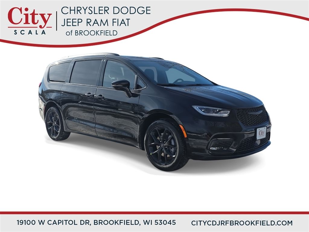 2026 Chrysler Pacifica Select's photo