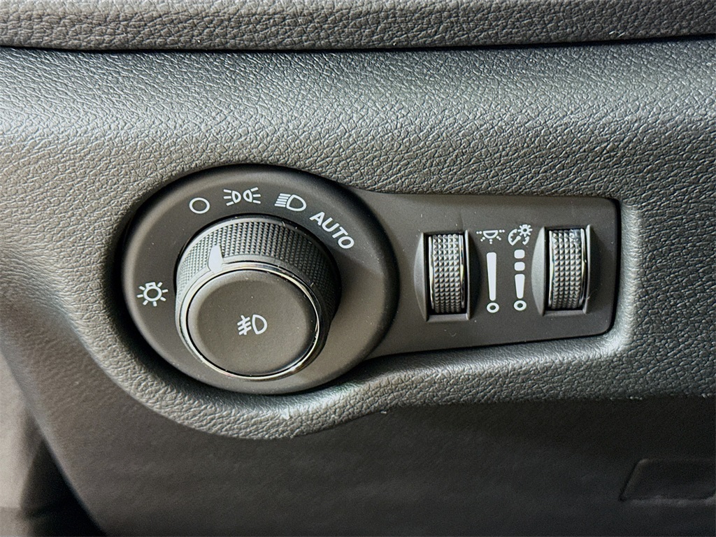 2025 Chrysler Pacifica photo 10