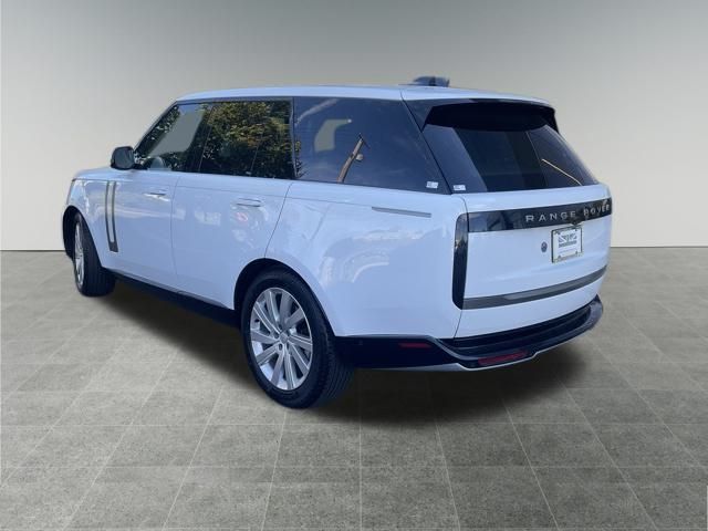 2024 Land Rover Range Rover SE photo 4