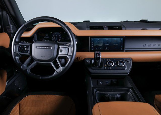 2023 Land Rover Defender 110 X-Dynamic SE photo 13