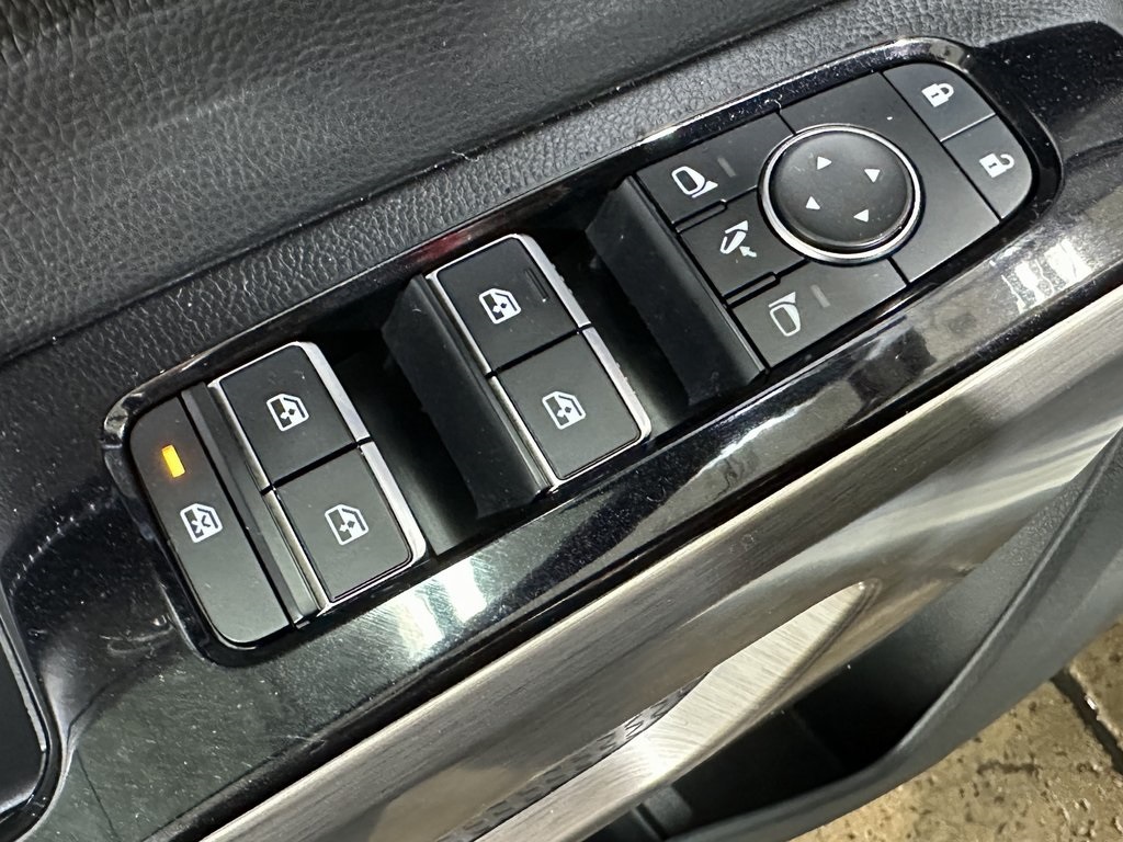2023 Nissan Pathfinder Platinum photo 12