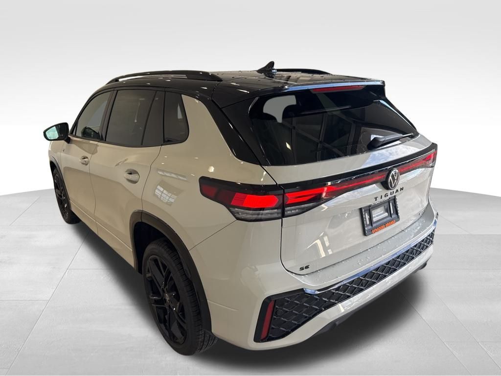 2026 Volkswagen Tiguan SE R-Line Black photo 3