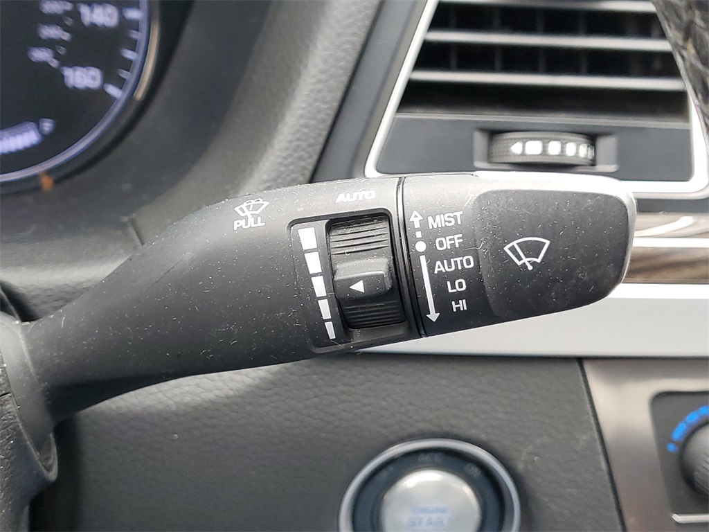 2015 Hyundai Genesis 3.8 photo 16
