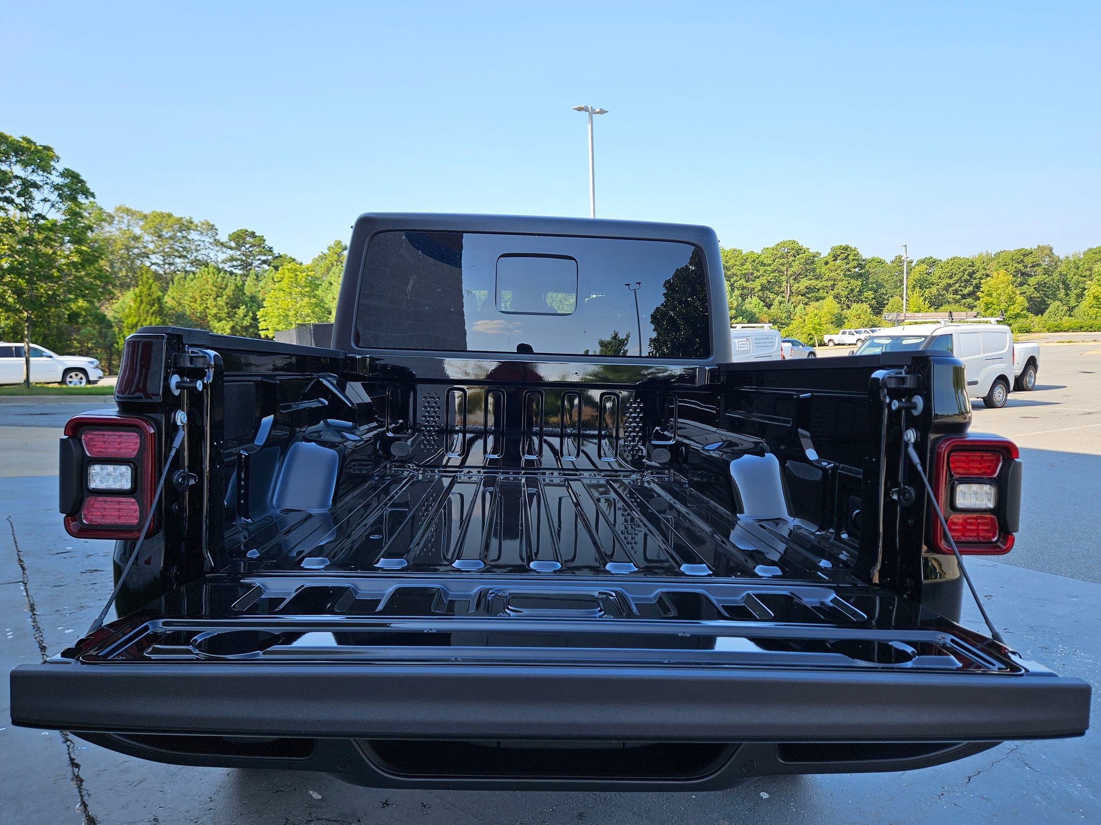 2025 Jeep Gladiator Sport photo 24