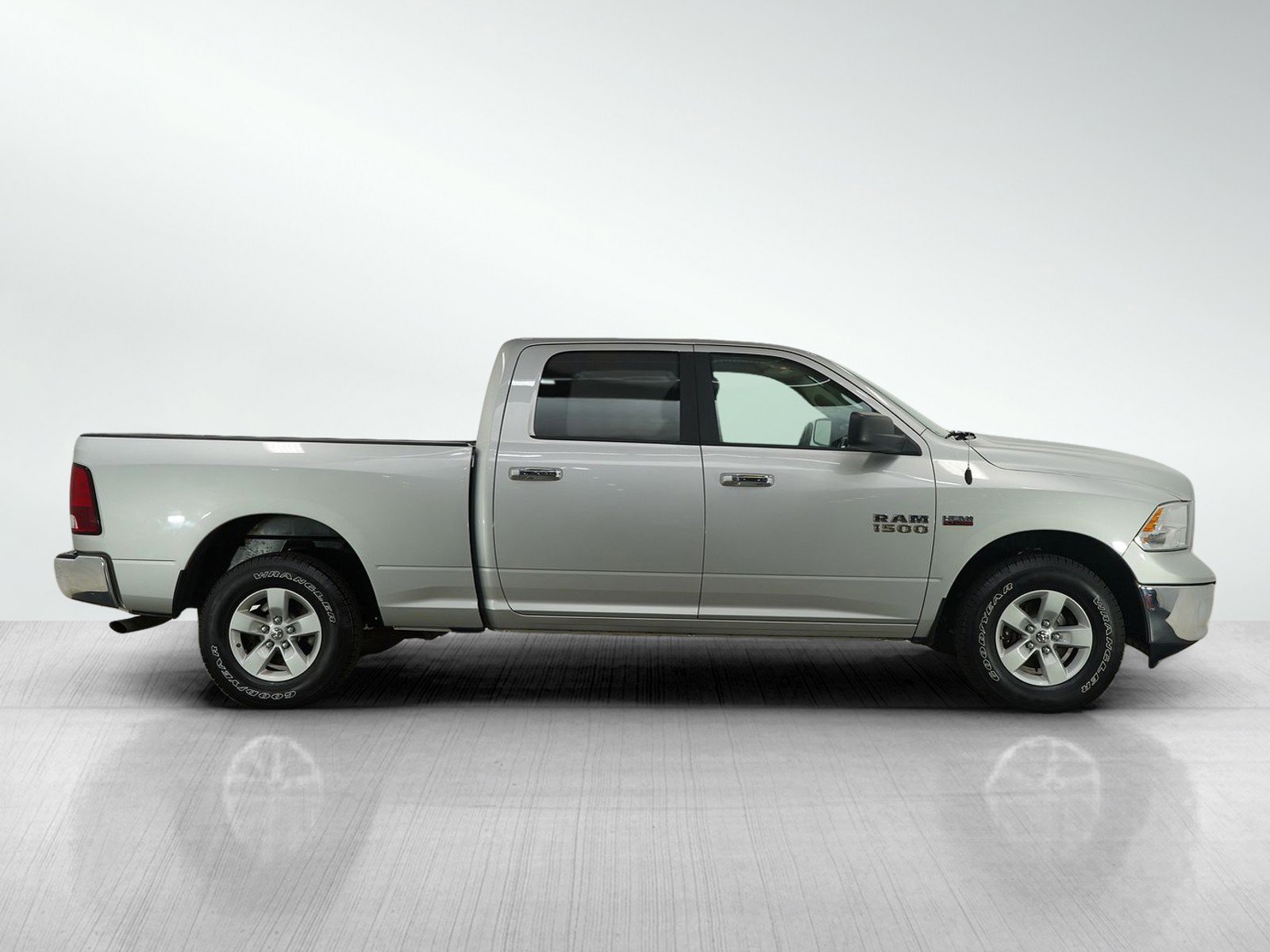2018 Ram 1500 SLT photo 6
