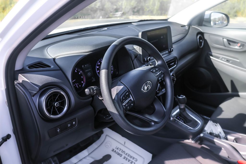 2023 Hyundai Kona SEL photo 3