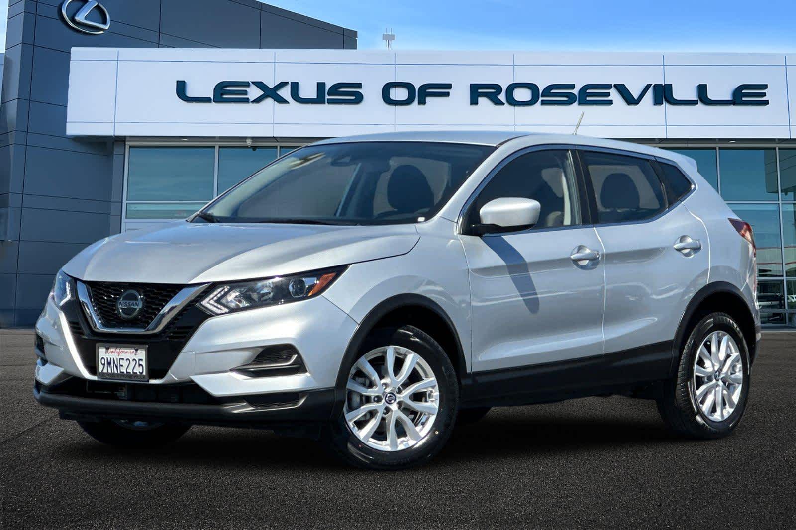 2022 Nissan Rogue Sport S's photo