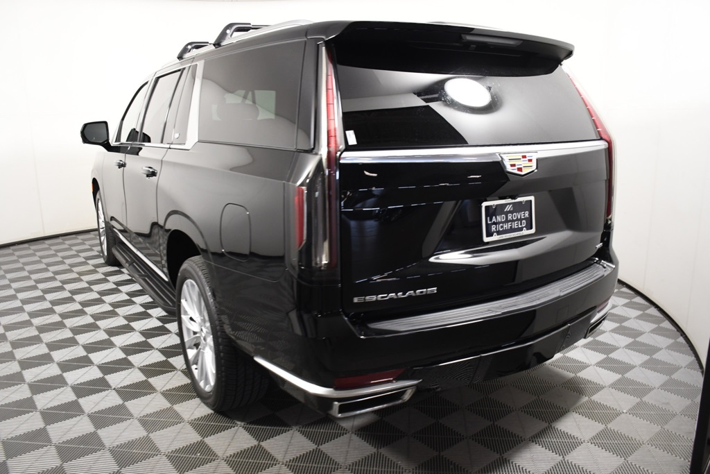 2023 Cadillac Escalade ESV Luxury photo 4