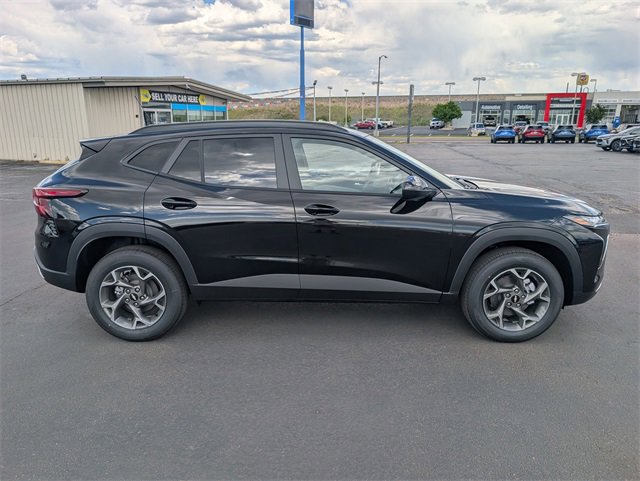 2025 Chevrolet Trax LT photo 5