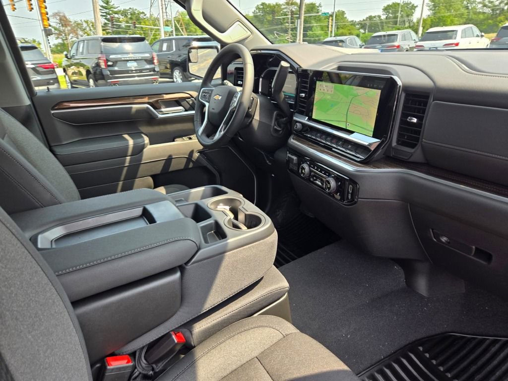 2026 Chevrolet Silverado 1500 LT photo 4