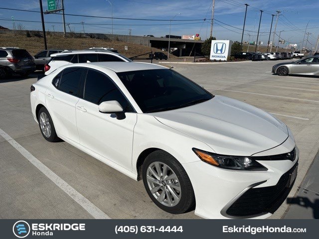 2023 Toyota Camry LE's photo