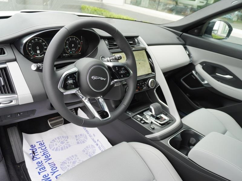 2024 Jaguar E-PACE P250 photo 11