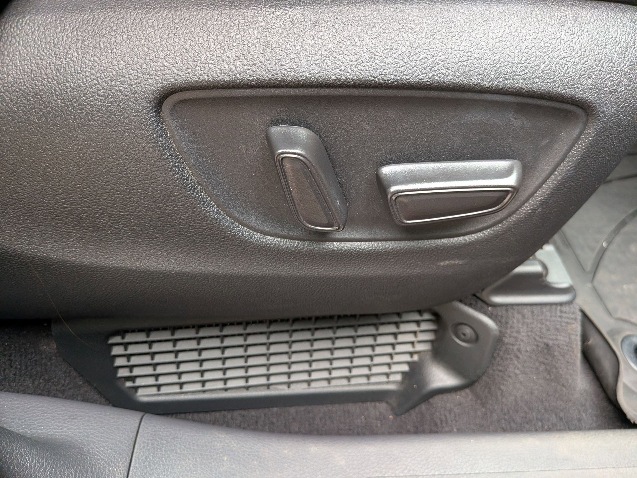2022 Toyota Sienna XSE photo 36