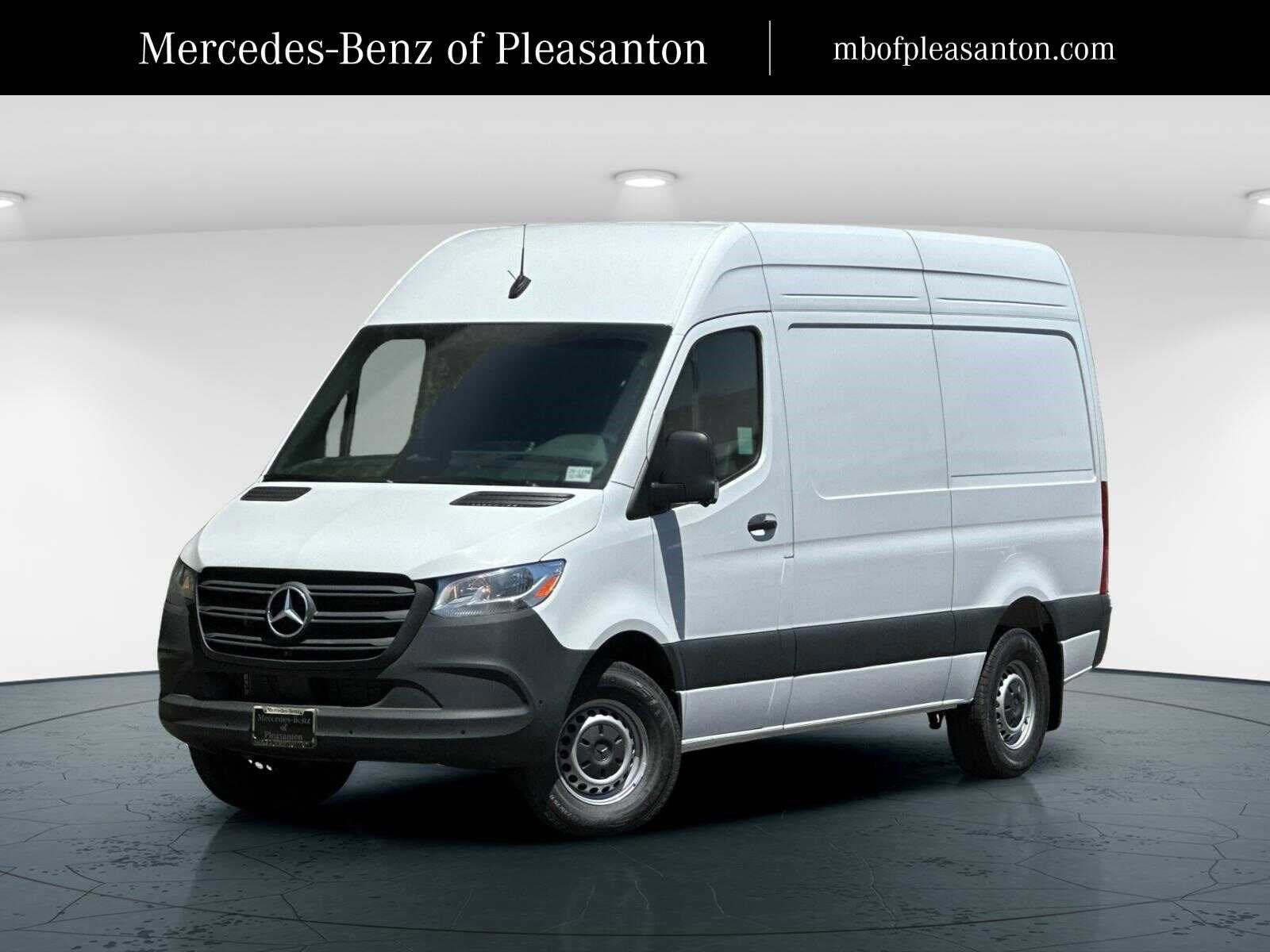 2025 Mercedes-Benz Sprinter Cargo Van Base's photo