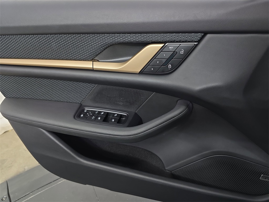 2023 Porsche Taycan GTS photo 22
