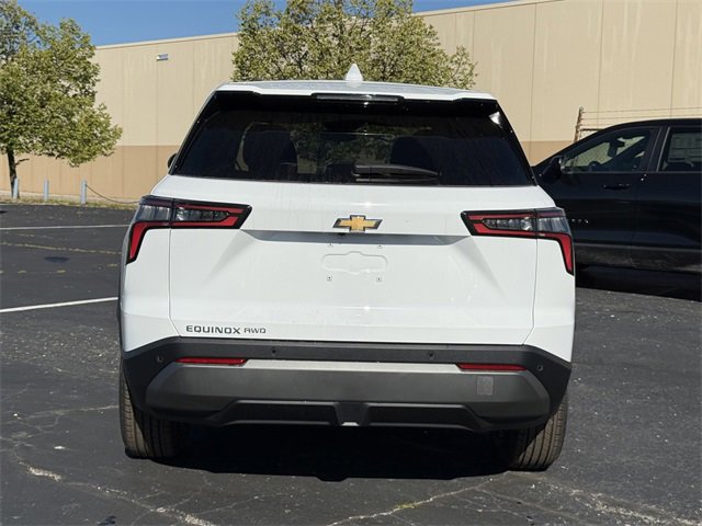 2026 Chevrolet Equinox LT photo 2