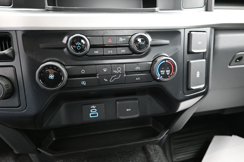 2025 Ford F-550 photo 13