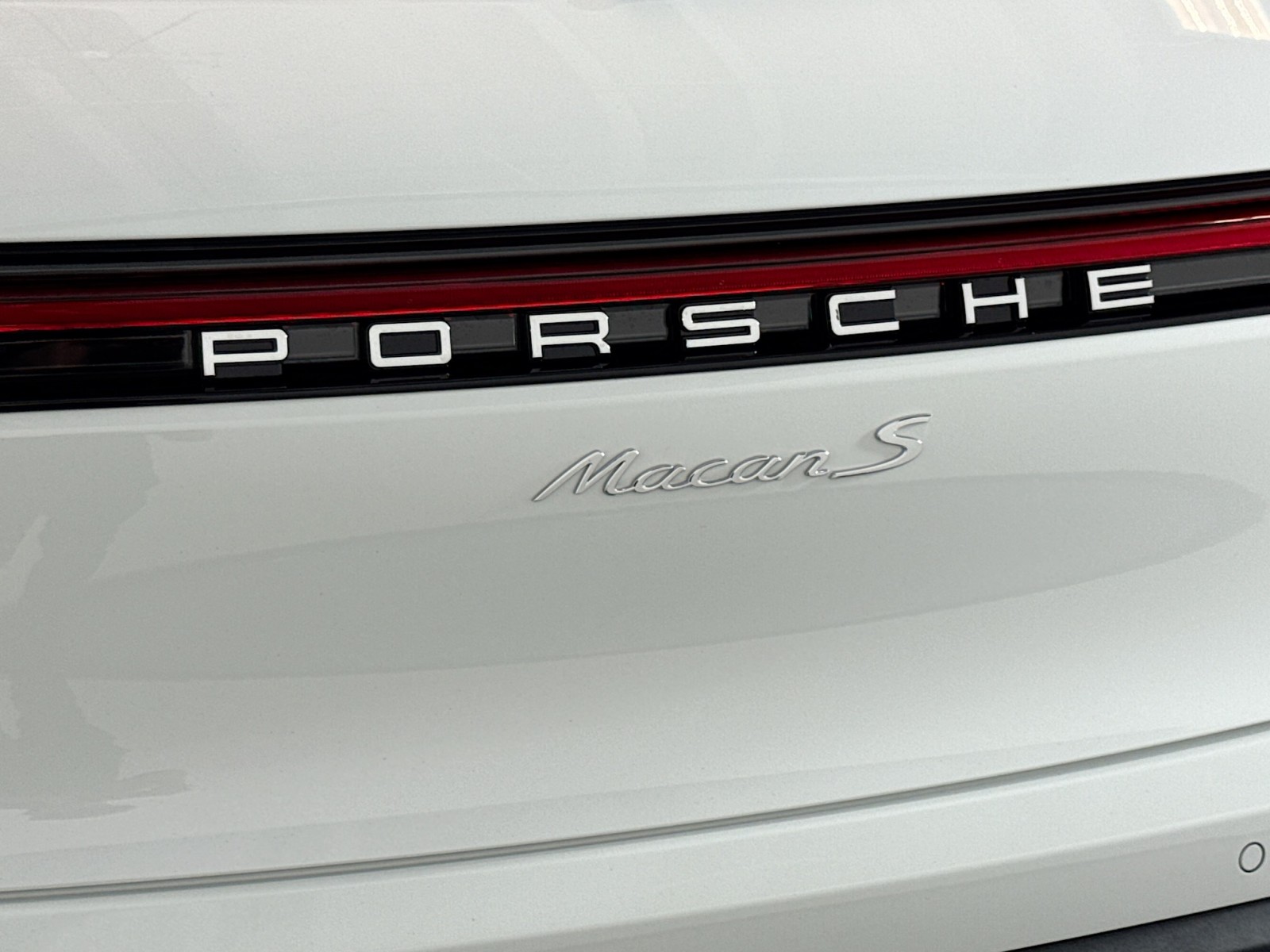 2025 Porsche Macan S photo 22